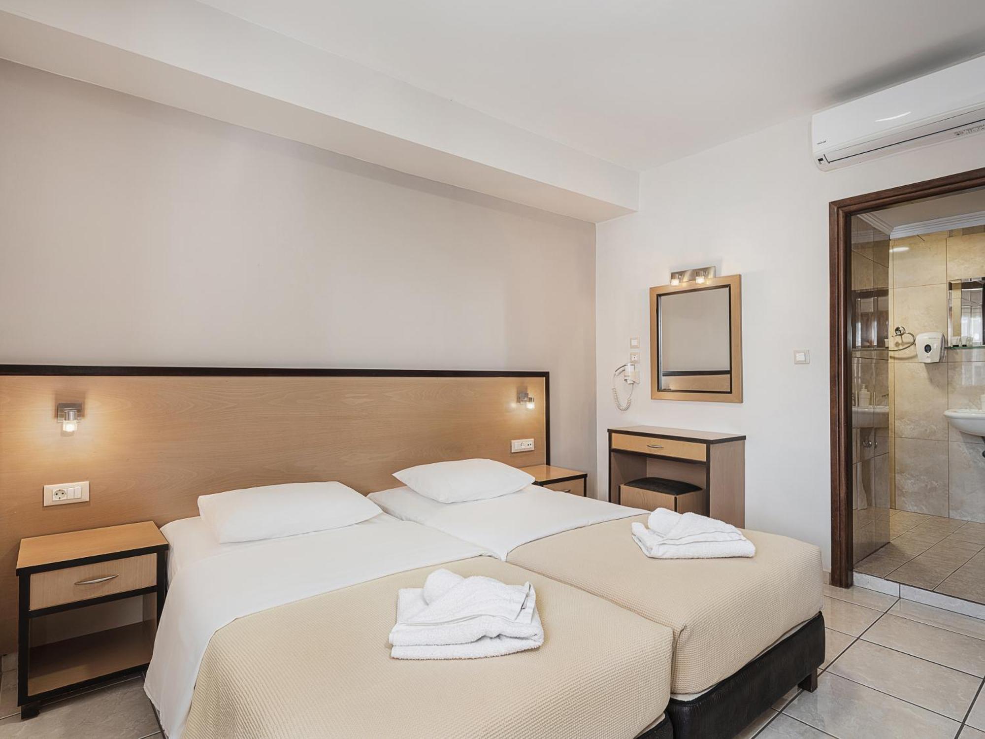 Theofilos City Hotel Hriszí Aktí Haniá Kültér fotó
