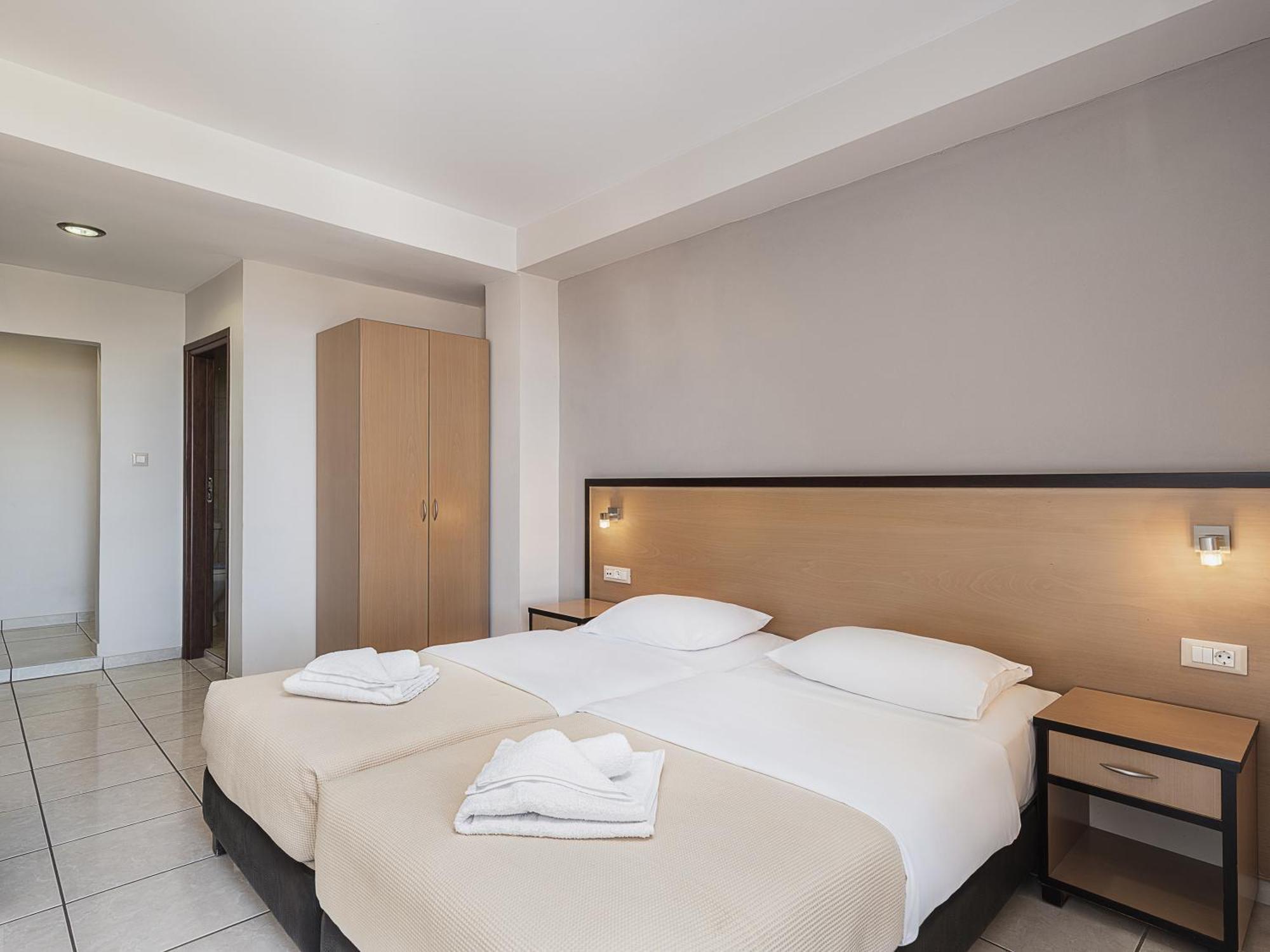 Theofilos City Hotel Hriszí Aktí Haniá Kültér fotó