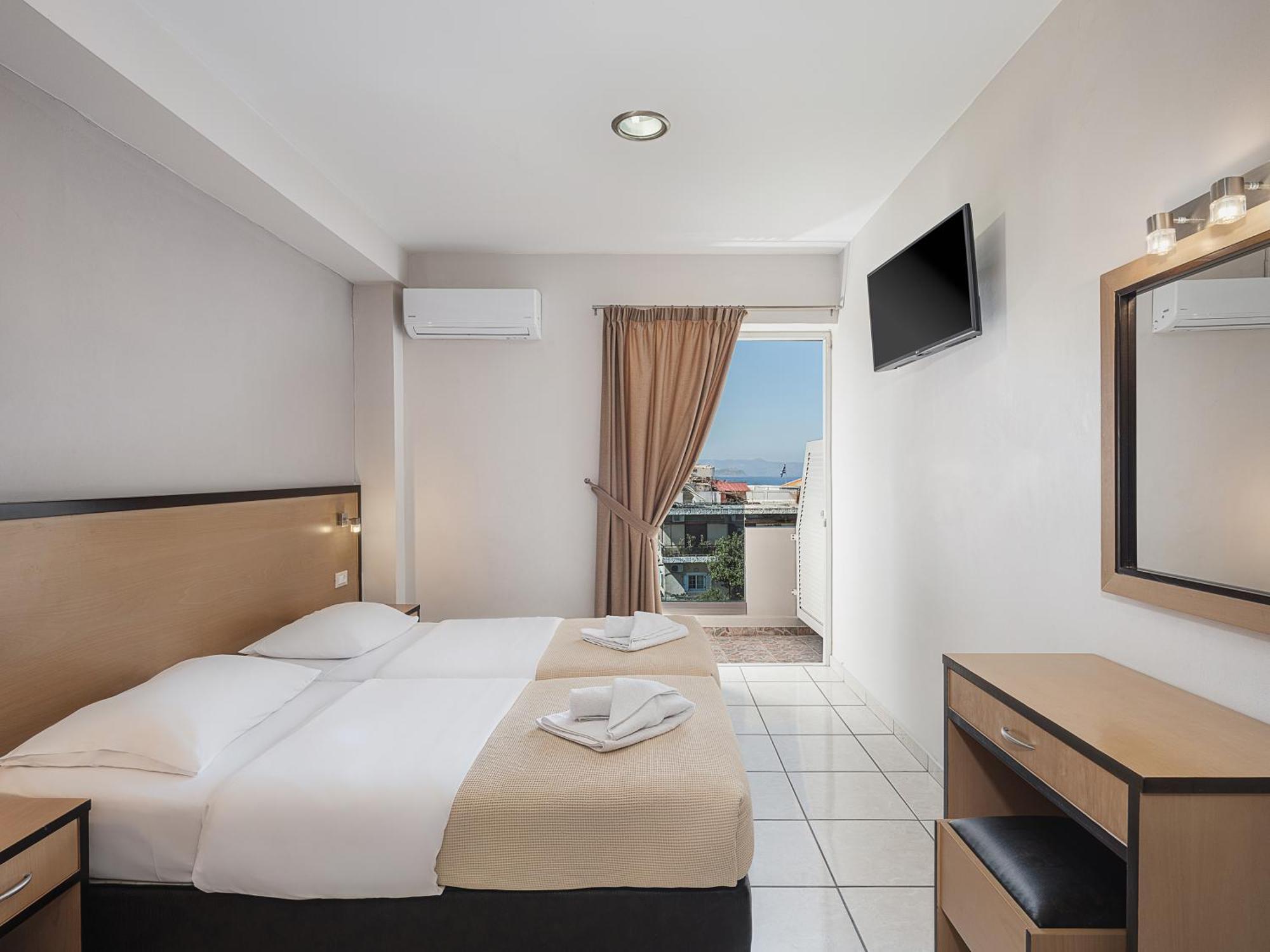 Theofilos City Hotel Hriszí Aktí Haniá Kültér fotó