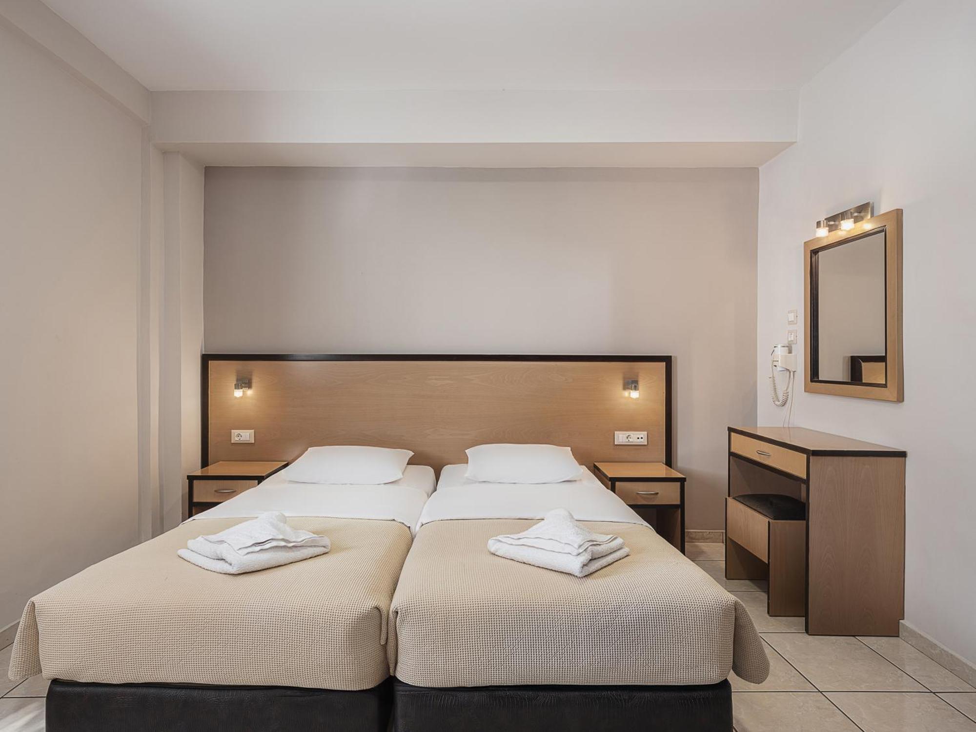 Theofilos City Hotel Hriszí Aktí Haniá Kültér fotó