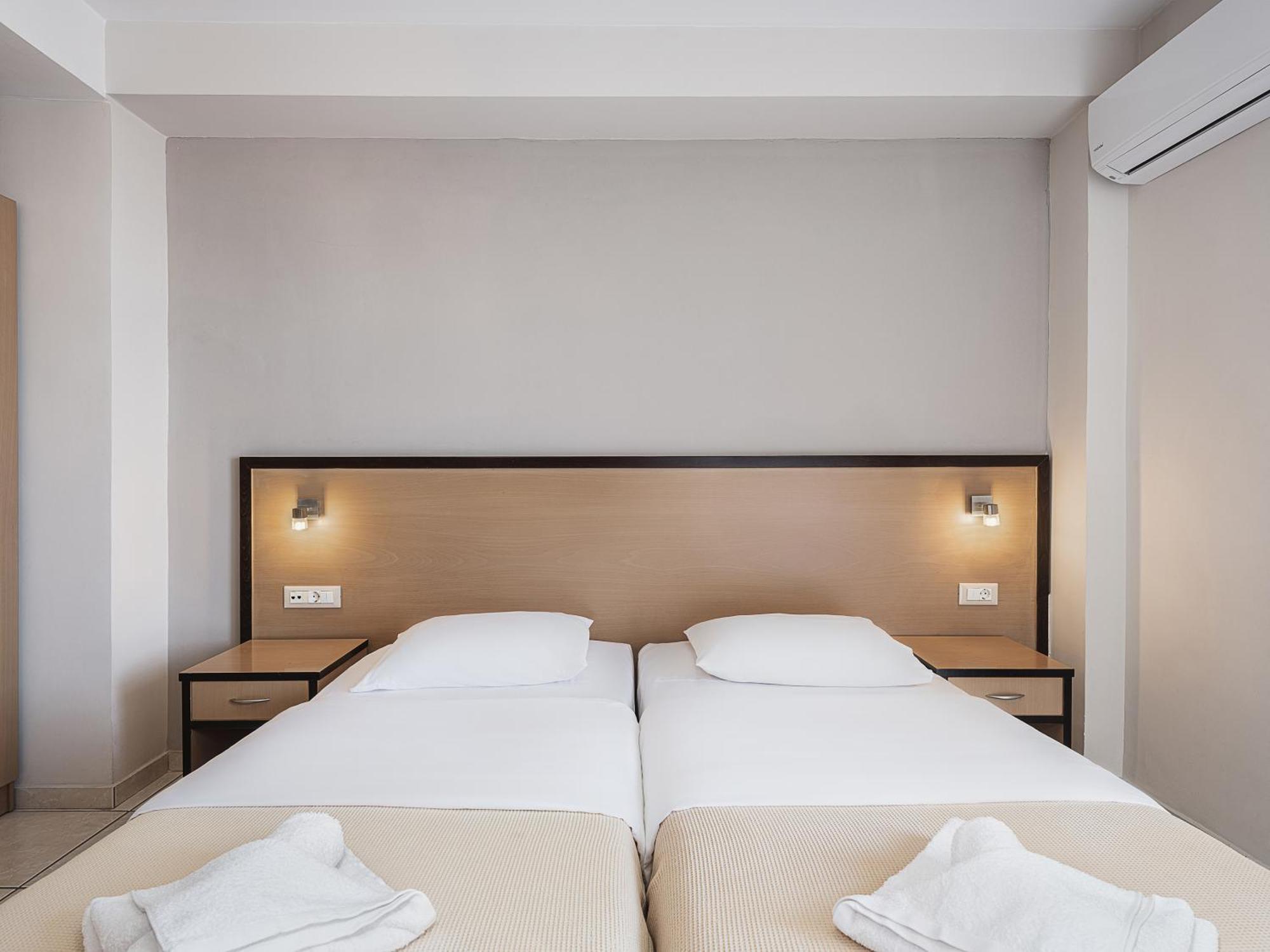 Theofilos City Hotel Hriszí Aktí Haniá Kültér fotó
