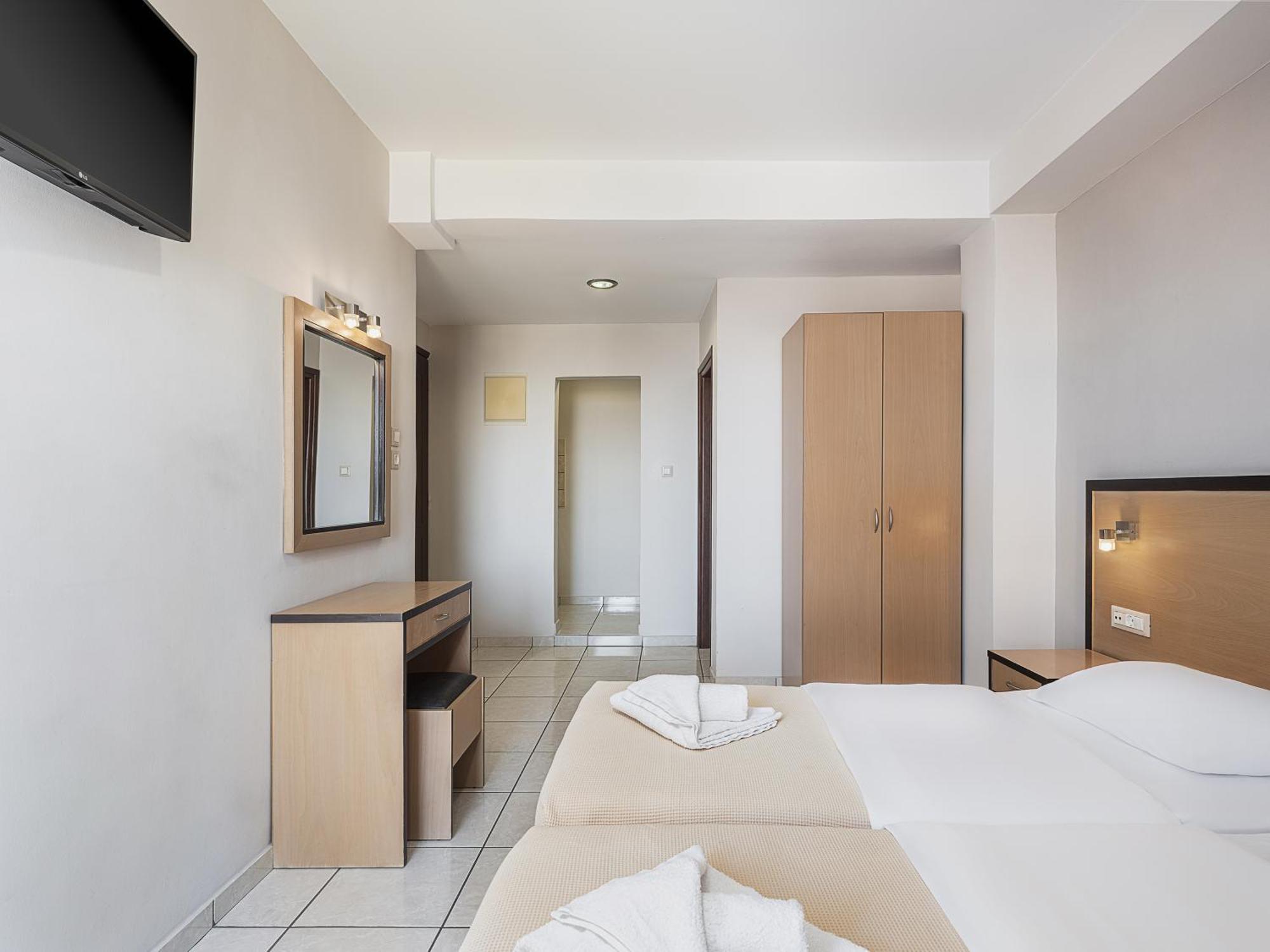 Theofilos City Hotel Hriszí Aktí Haniá Kültér fotó