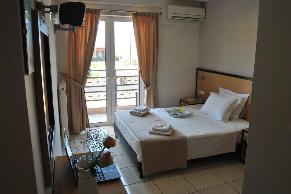 Theofilos City Hotel Hriszí Aktí Haniá Kültér fotó