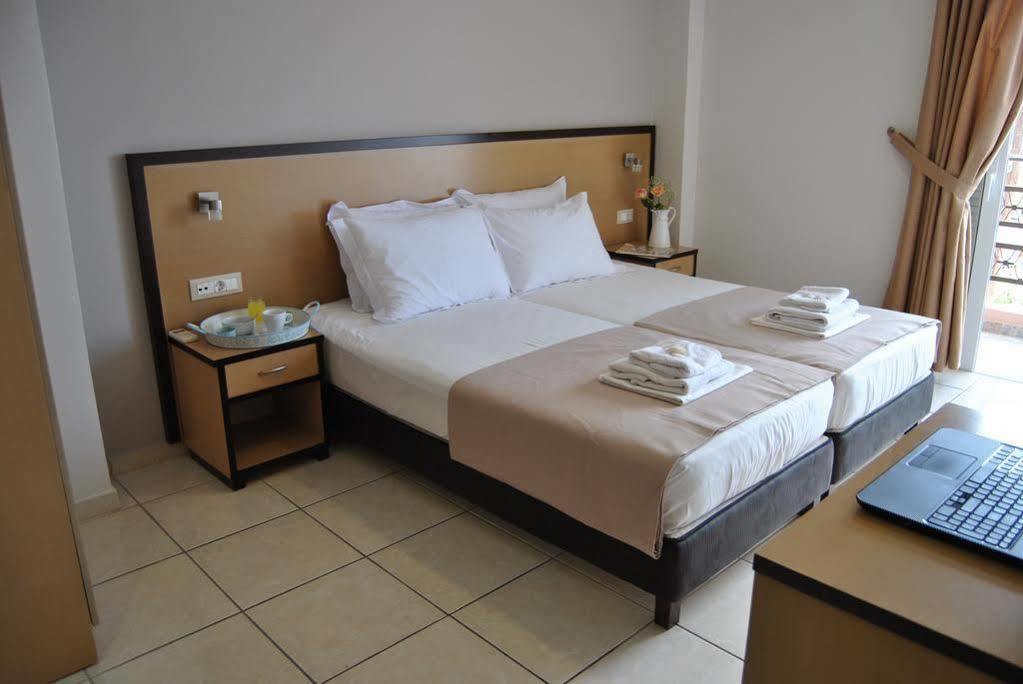 Theofilos City Hotel Hriszí Aktí Haniá Kültér fotó